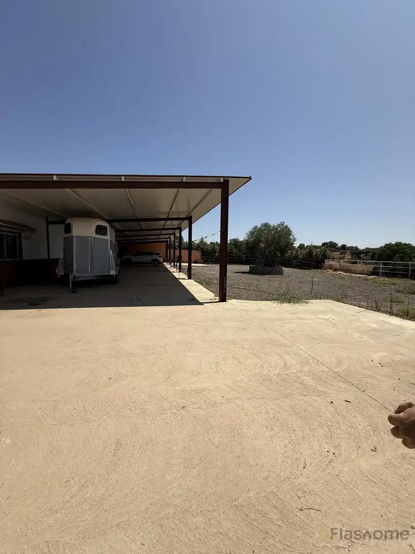 Parking de Finca rústica en venta en San Pedro de Mérida con Amueblado