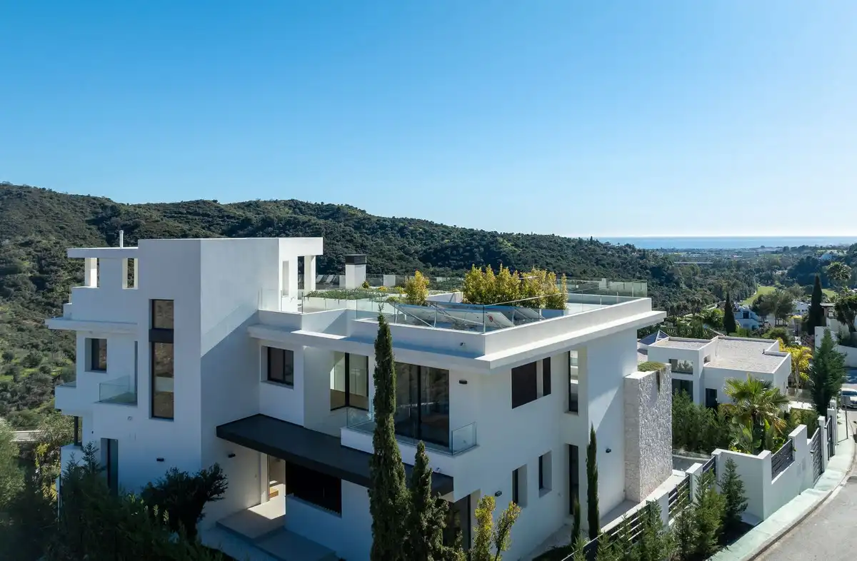 Vista exterior de Casa o chalet en venta en Benahavís con Aire acondicionado, Jardín privado y Terraza