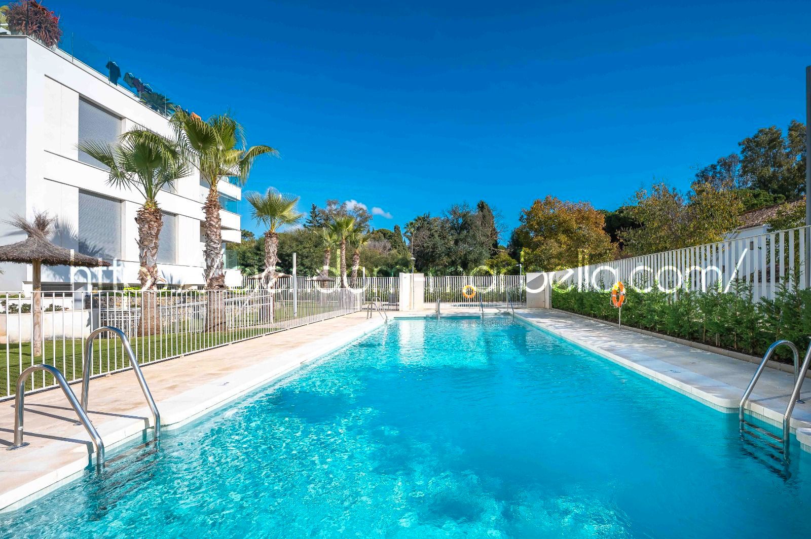 Swimming pool of Apartment for sale in Marbella  with Air Conditioner, Terrace and Furnished
