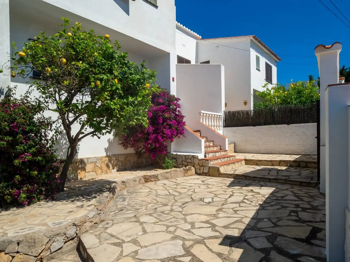 Vista exterior de Casa o chalet en venta en L'Escala con Jardín privado, Terraza y Piscina