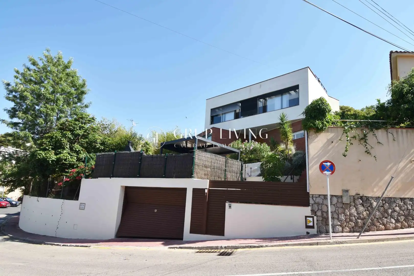 Vista exterior de Casa o xalet en venda en Sitges amb Calefacció, Jardí privat i Parquet