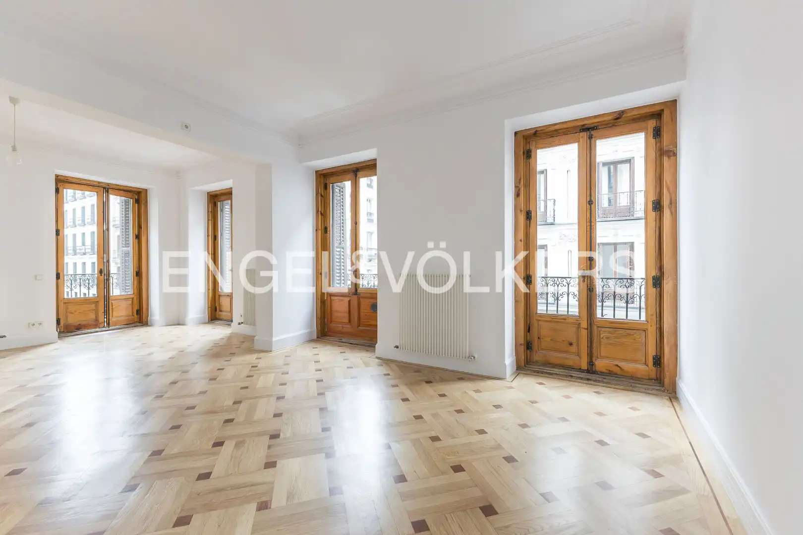 Living room of Flat for rent in  Madrid Capital  with Heating, Parquet flooring and Balcony