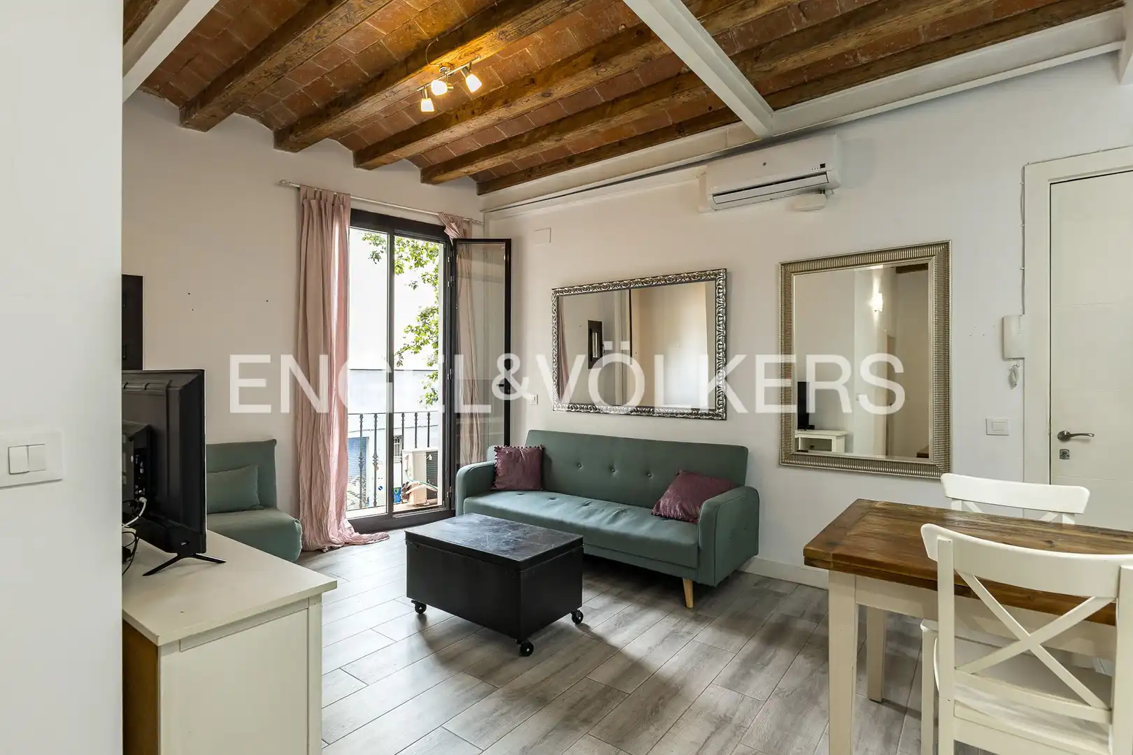 Vista exterior de Piso en venta en Barcelona con Aire acondicionado y Calefacción