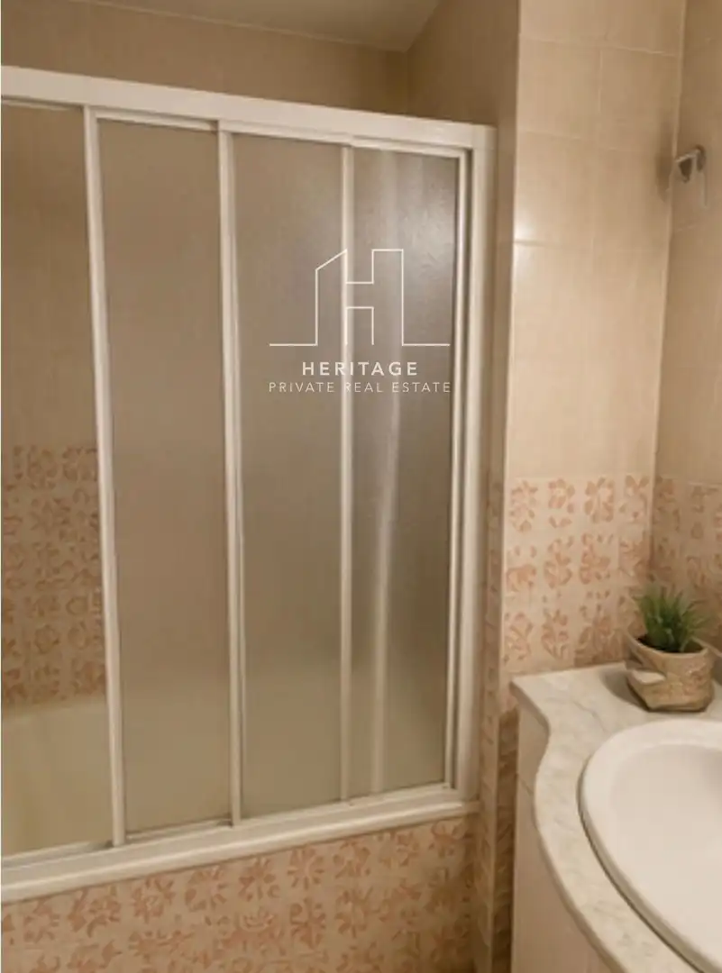 Bathroom of Flat for sale in Puigcerdà  with Heating, Terrace and Balcony