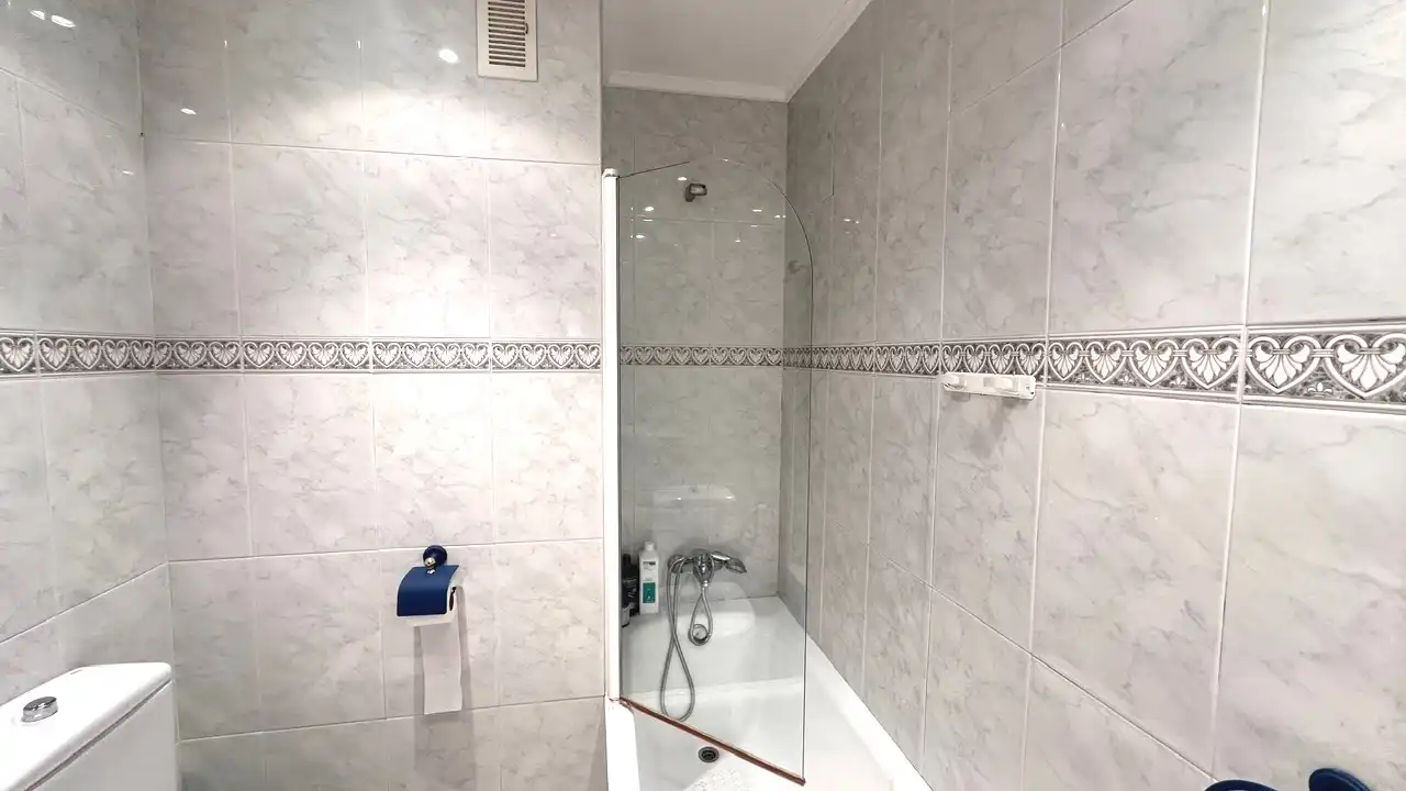 Baño de Piso en venta en Castro-Urdiales con Calefacción, Trastero y Amueblado