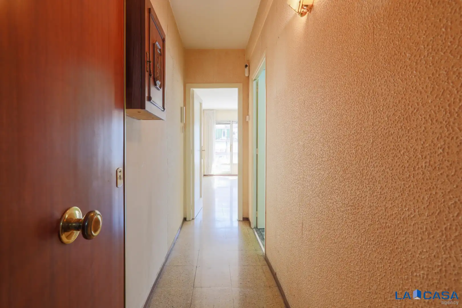 Wohnung zum Verkauf in Barcelona mit Klimaanlage, Heizung und Ofen