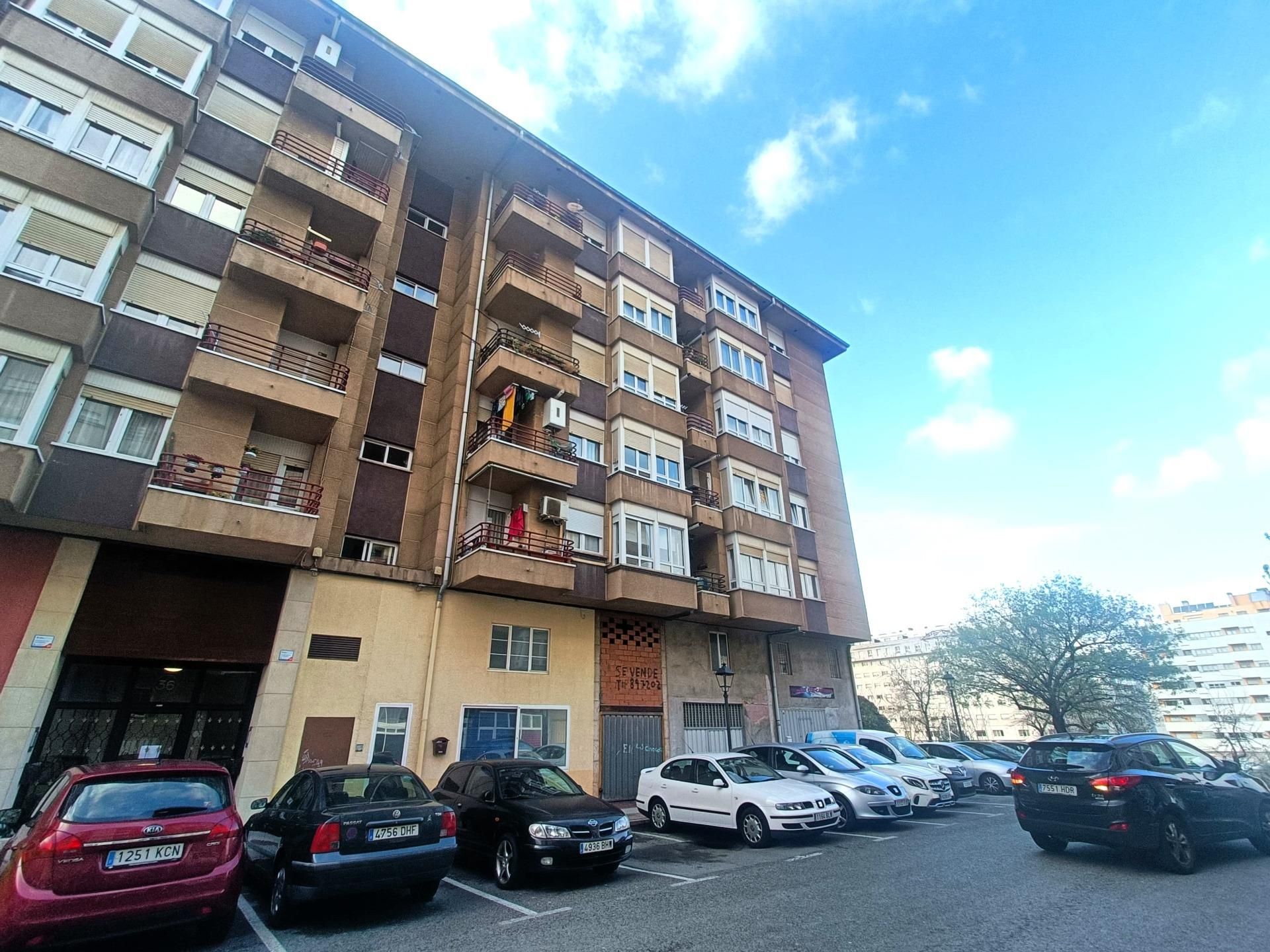 Vista exterior de Pis en venda en Camargo amb Calefacció, Terrassa i Traster