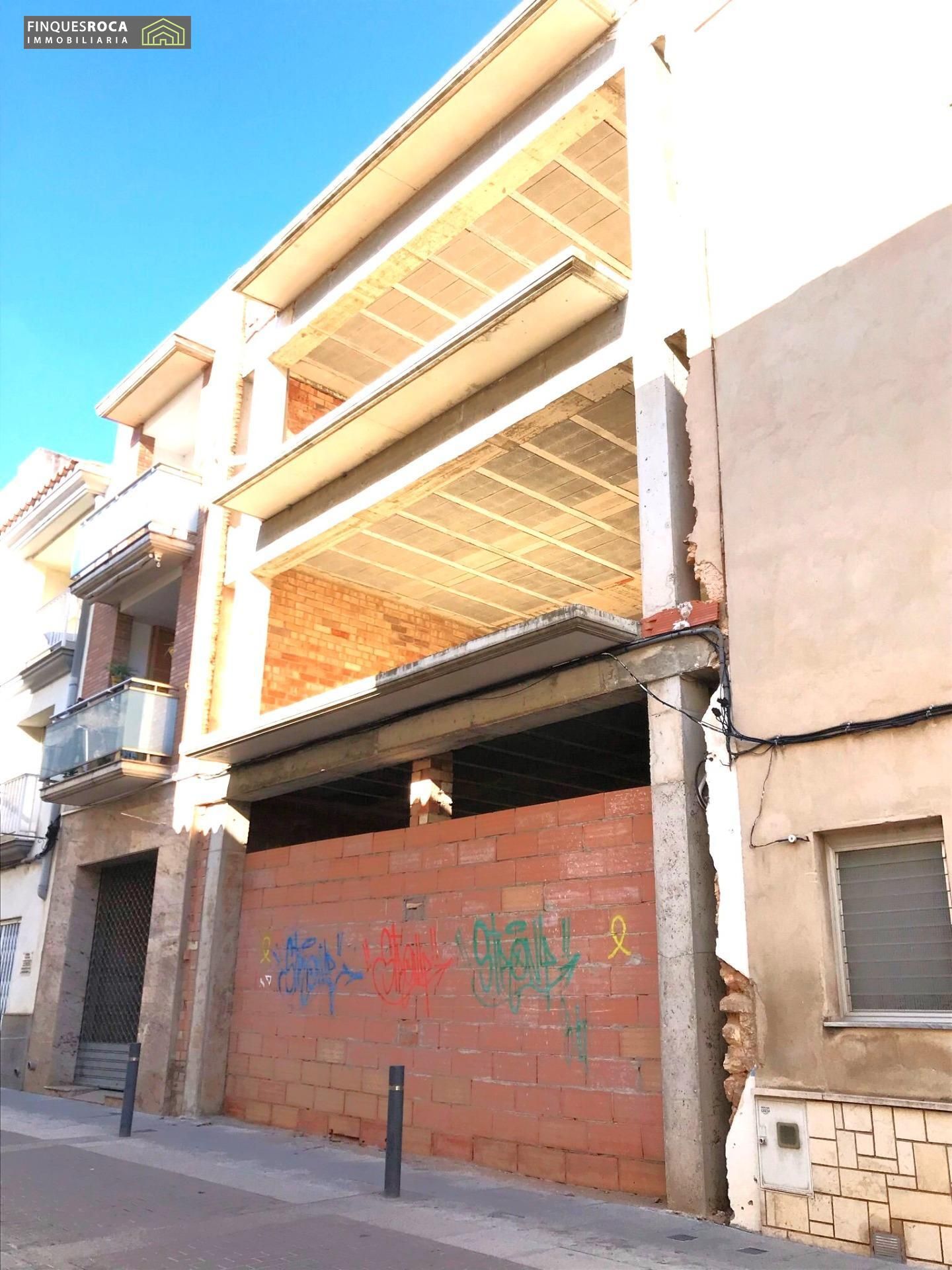 Vista exterior de Casa adosada en venda en Santa Bàrbara amb Terrassa i Traster