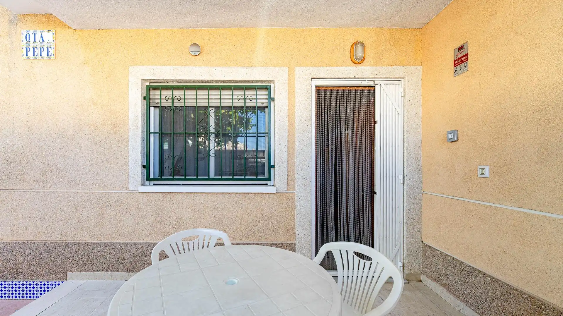 Terraza de Dúplex en venta en Torrevieja con Aire acondicionado, Jardín privado y Trastero