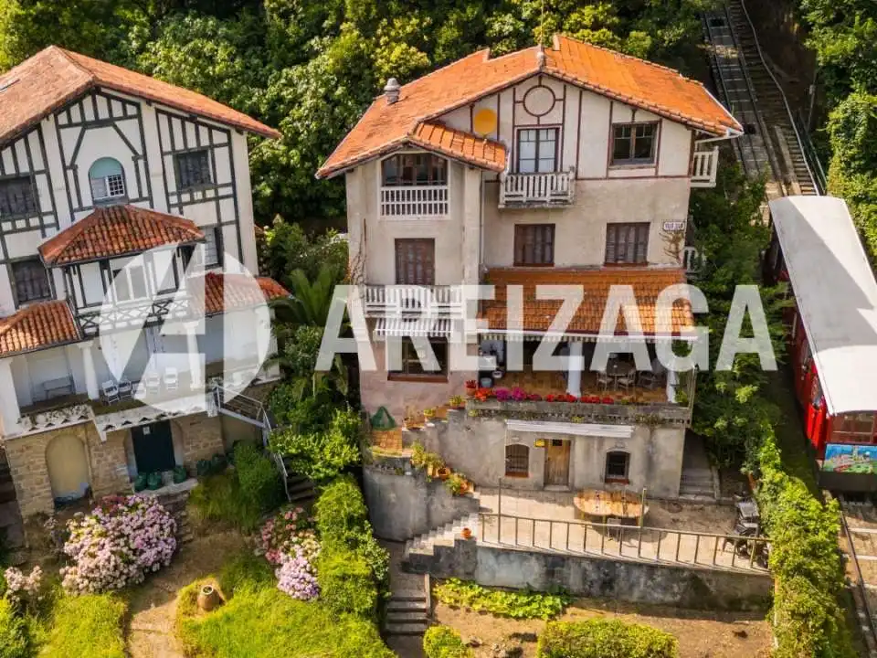 Vista exterior de Casa o xalet en venda en Donostia - San Sebastián  amb Calefacció, Jardí privat i Terrassa