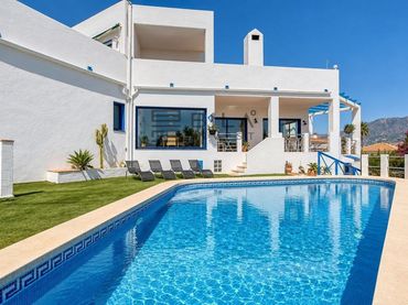 Villa mit Pool zum Verkauf in Urb. Cerros del Águila