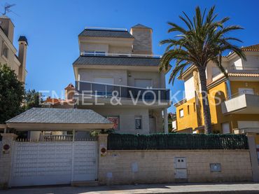 Villa avec balcon à vendre à Playa de San Juan - El Cabo de las Huertas