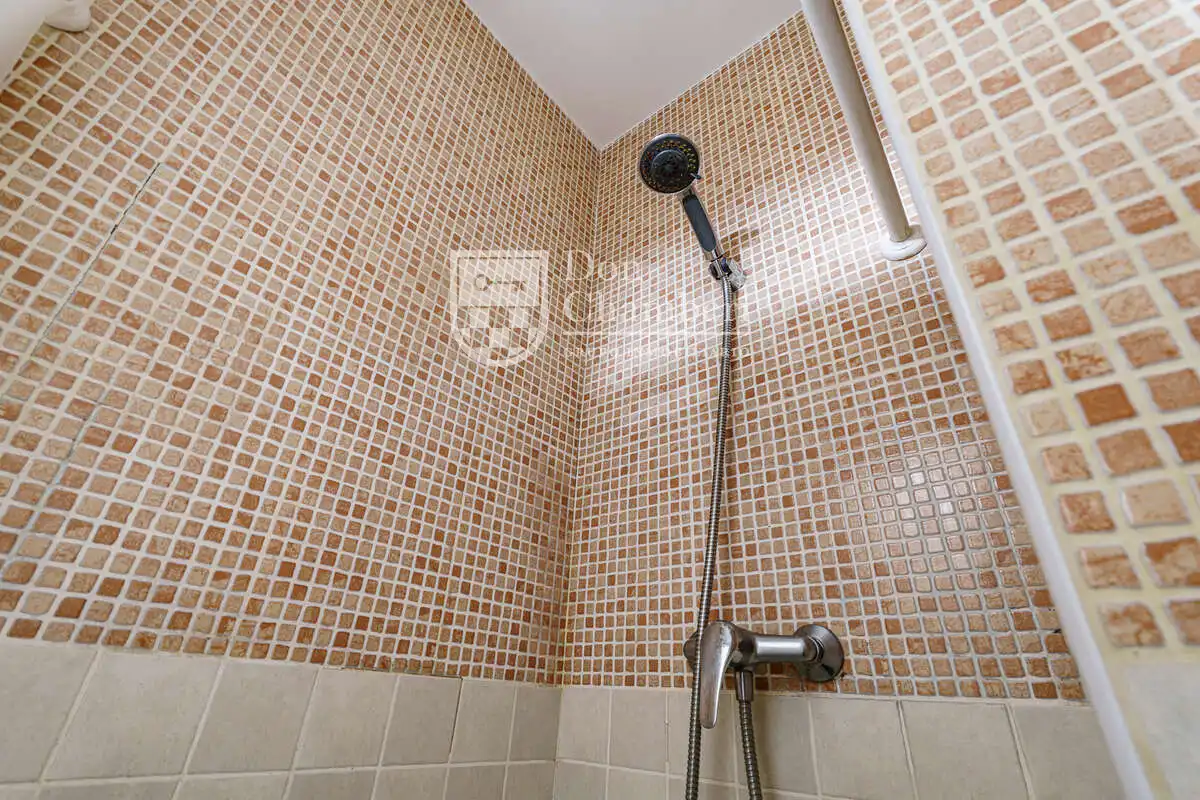 Baño de Piso de alquiler en Madrid con Calefacción, Amueblado y Horno