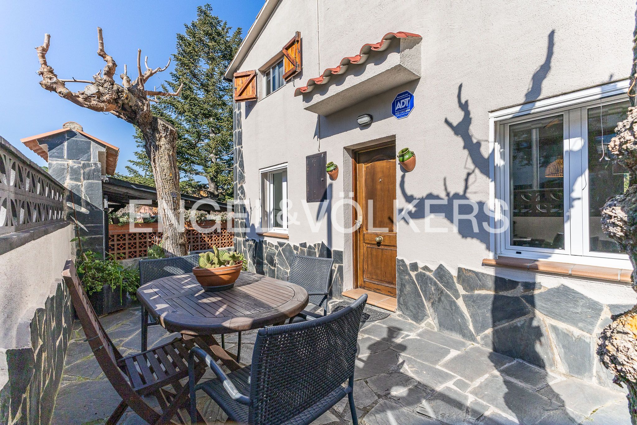 Vista exterior de Casa o xalet en venda en Sant Cugat del Vallès amb Aire condicionat, Calefacció i Jardí privat