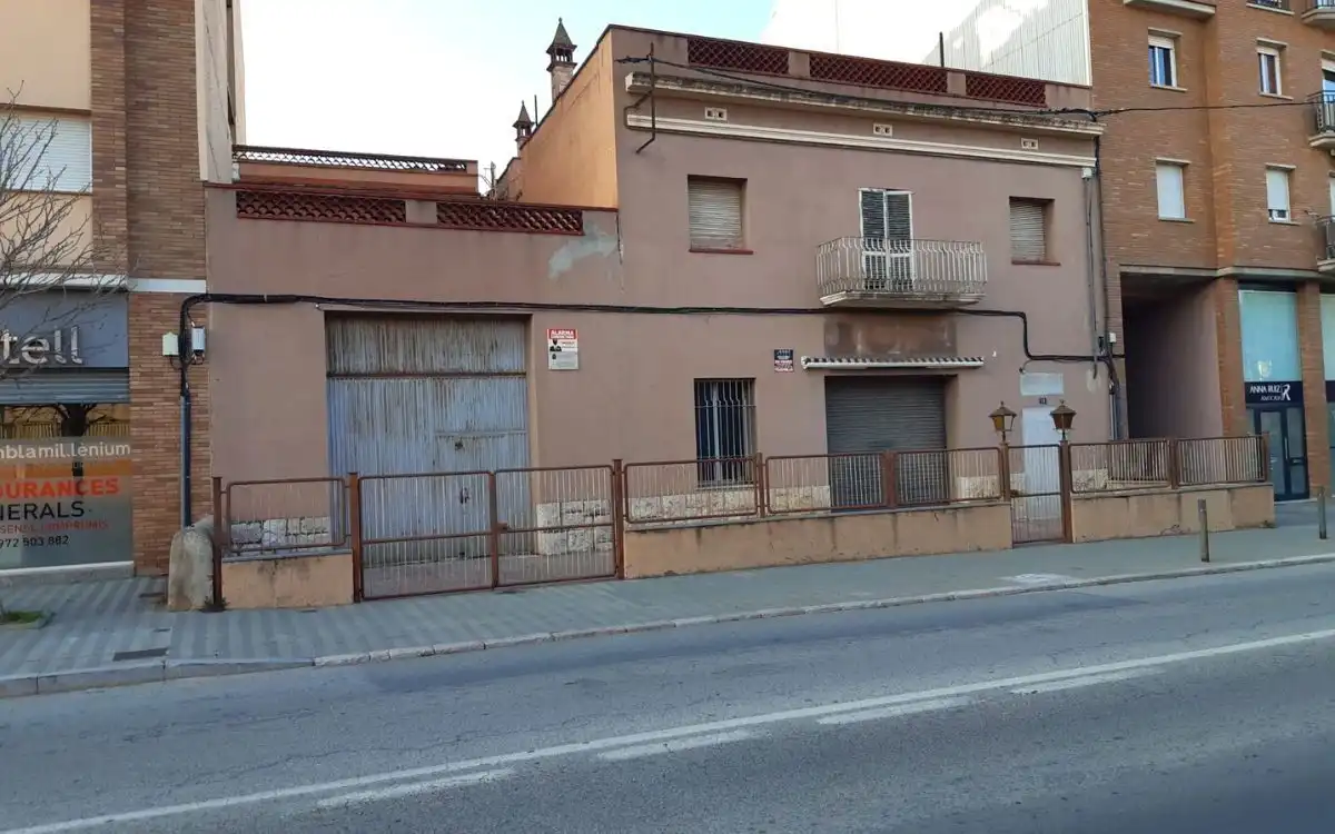 Vista exterior de Residencial en venta en Figueres