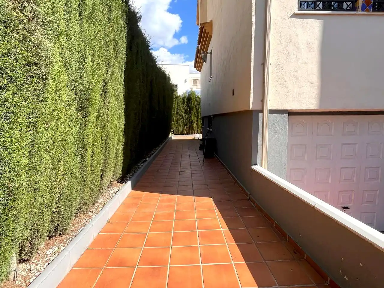 Vista exterior de Casa o xalet en venda en Peligros amb Aire condicionat, Calefacció i Jardí privat