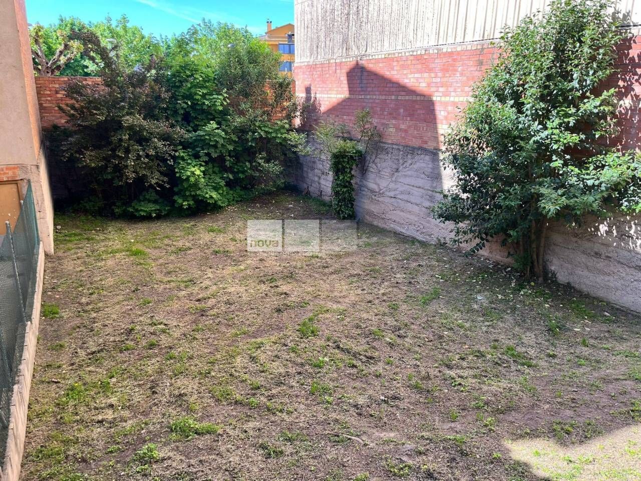 Residential zum Verkauf in Tona