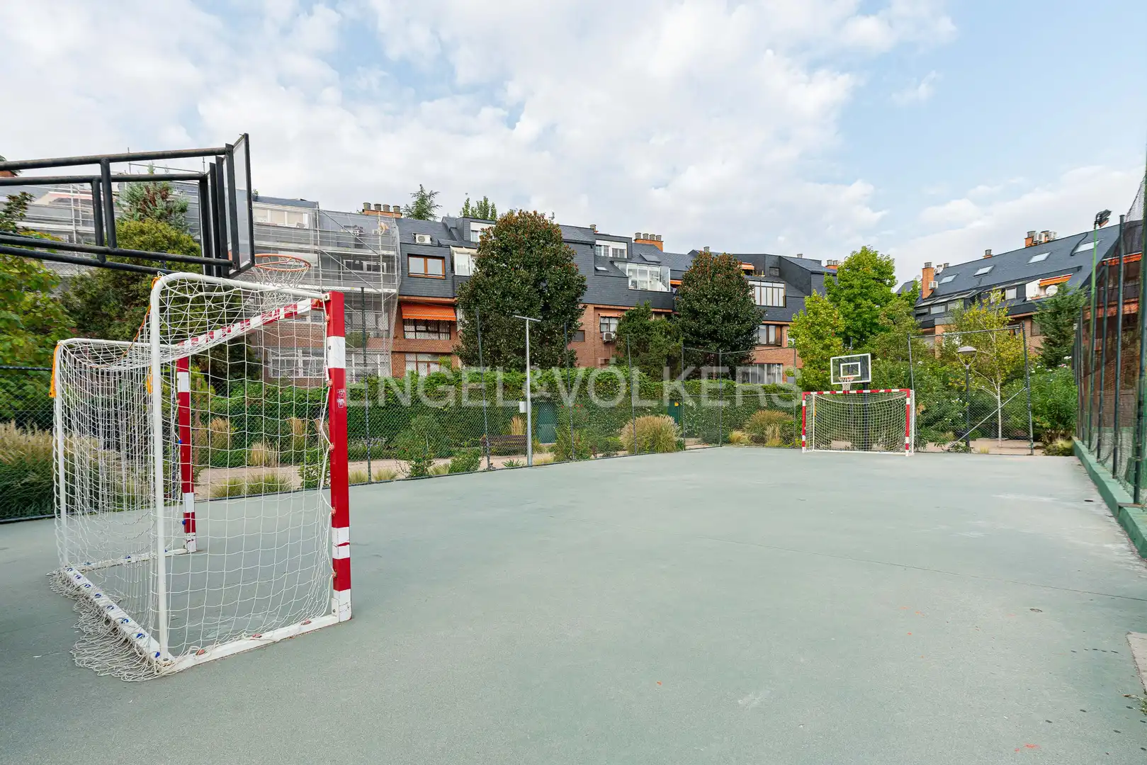 Exterior view of Attic for sale in Las Rozas de Madrid  with Air Conditioner, Heating and Terrace