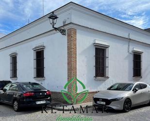 Vista exterior de Casa o xalet en venda en El Puerto de Santa María amb Parquet i Traster