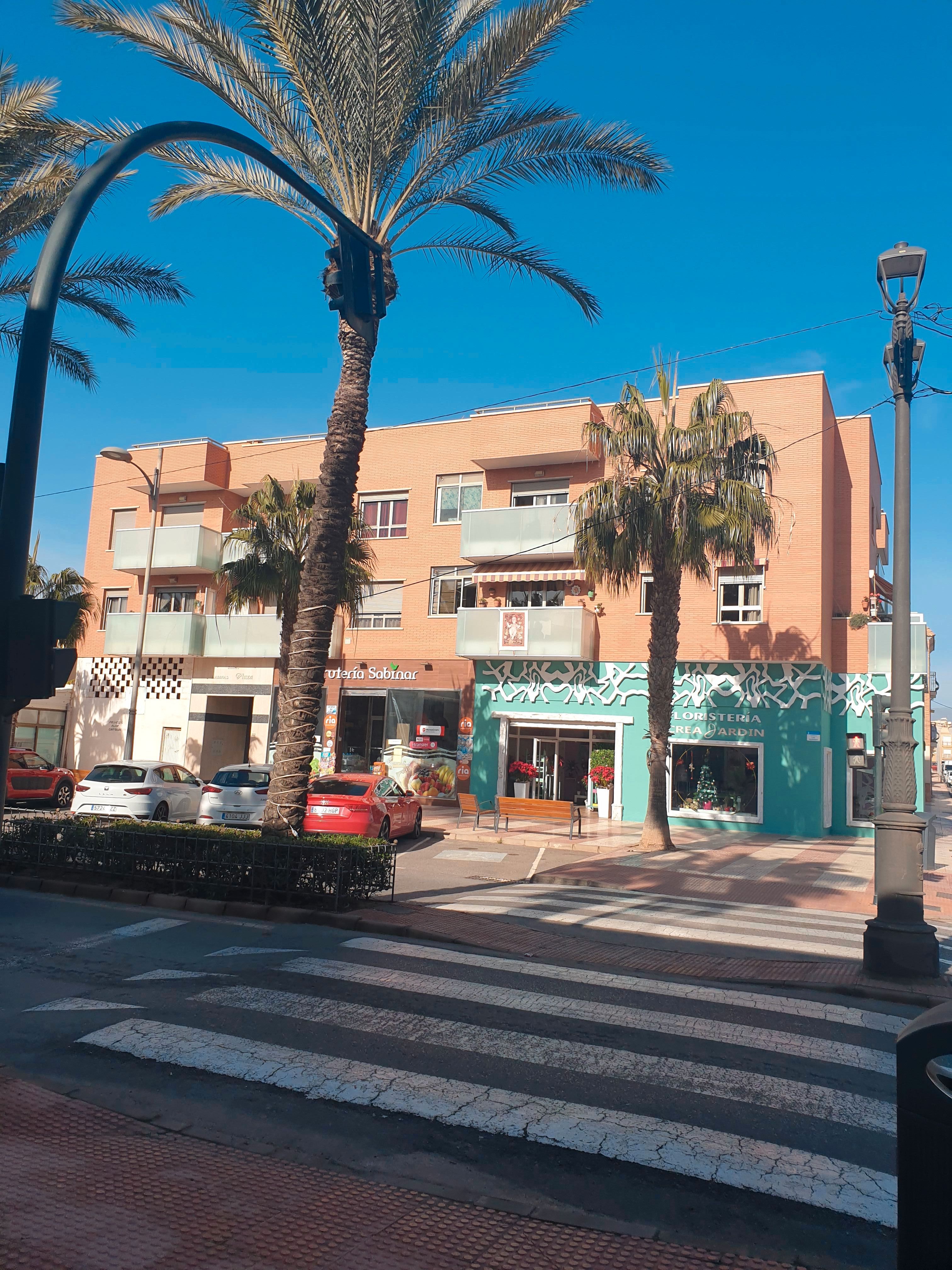 Vista exterior de Garatge en venda en Roquetas de Mar