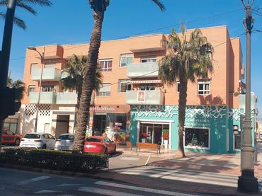 Individual amb ascensor en venda a Calle Lirio 15