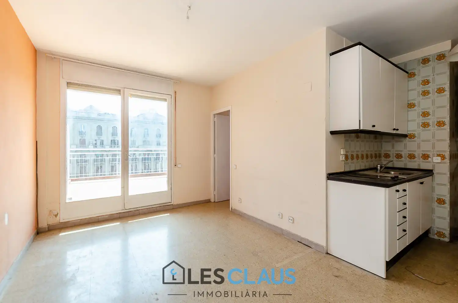 Außenansicht von Dachboden zum Verkauf in Barcelona mit Terrasse