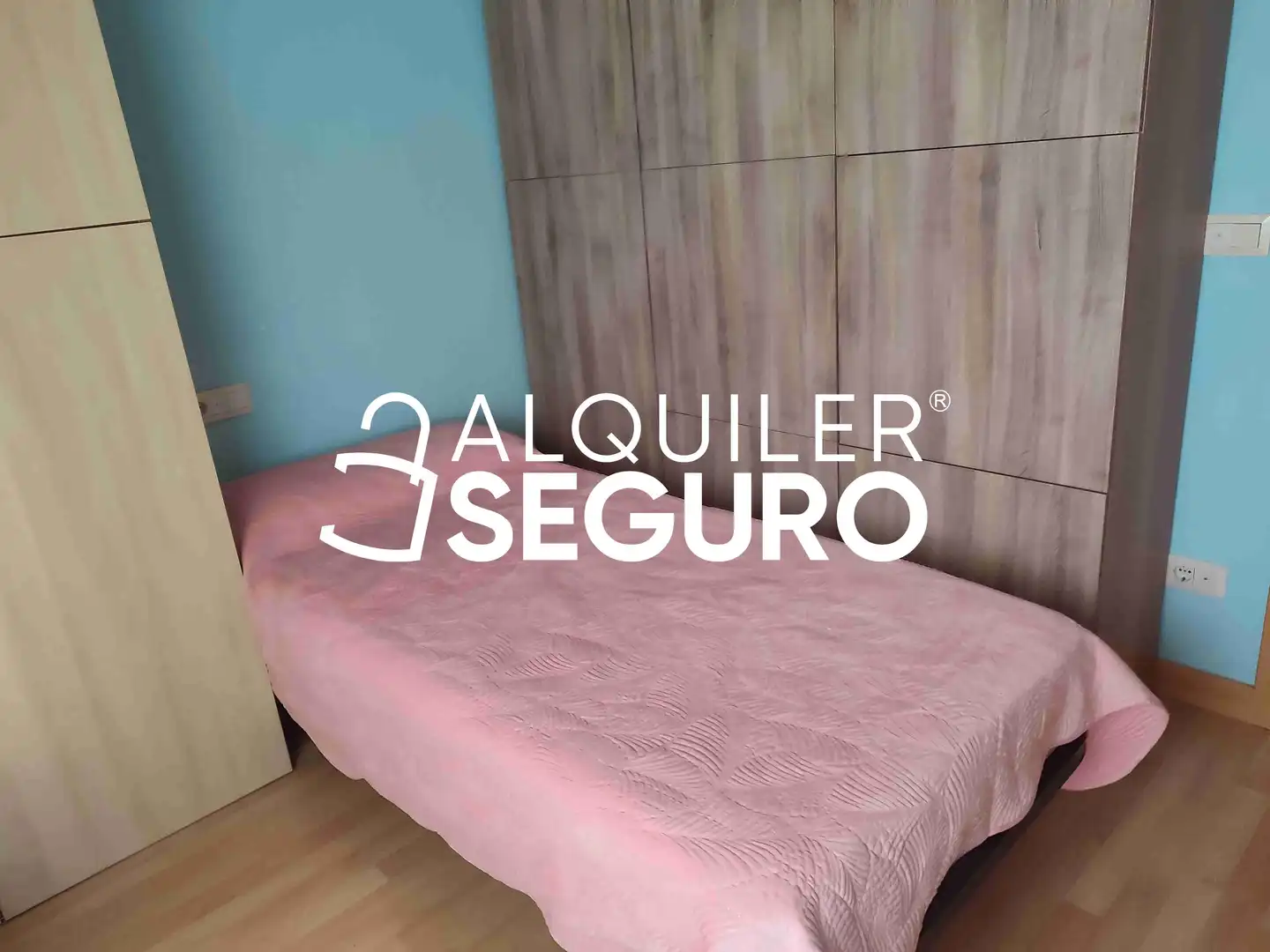 Habitación de Piso de alquiler en Zaragoza con Aire acondicionado, Calefacción y Amueblado