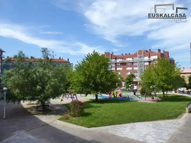 Vista exterior de Pis en venda en Bilbao  amb Calefacció, Terrassa i Traster