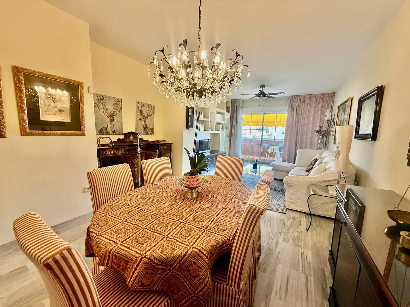 Comedor de Apartamento de alquiler en Marbella con Piscina y Piscina comunitaria