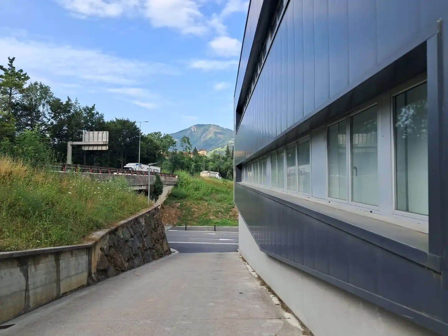 Außenansicht von Gebäude zum Verkauf in Tolosa