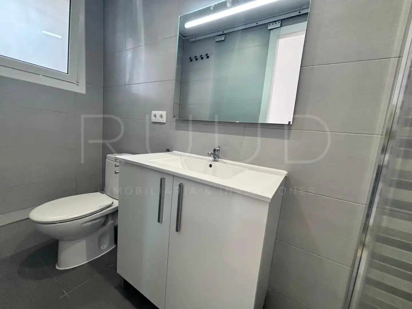 Bathroom of Flat for sale in Castelldefels  with Air Conditioner, Parquet flooring and Terrace