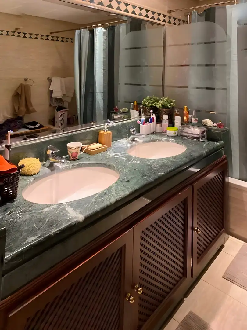 Badezimmer von Erdgeschoss zum Verkauf in Marbella mit Klimaanlage, Heizung und Terrasse