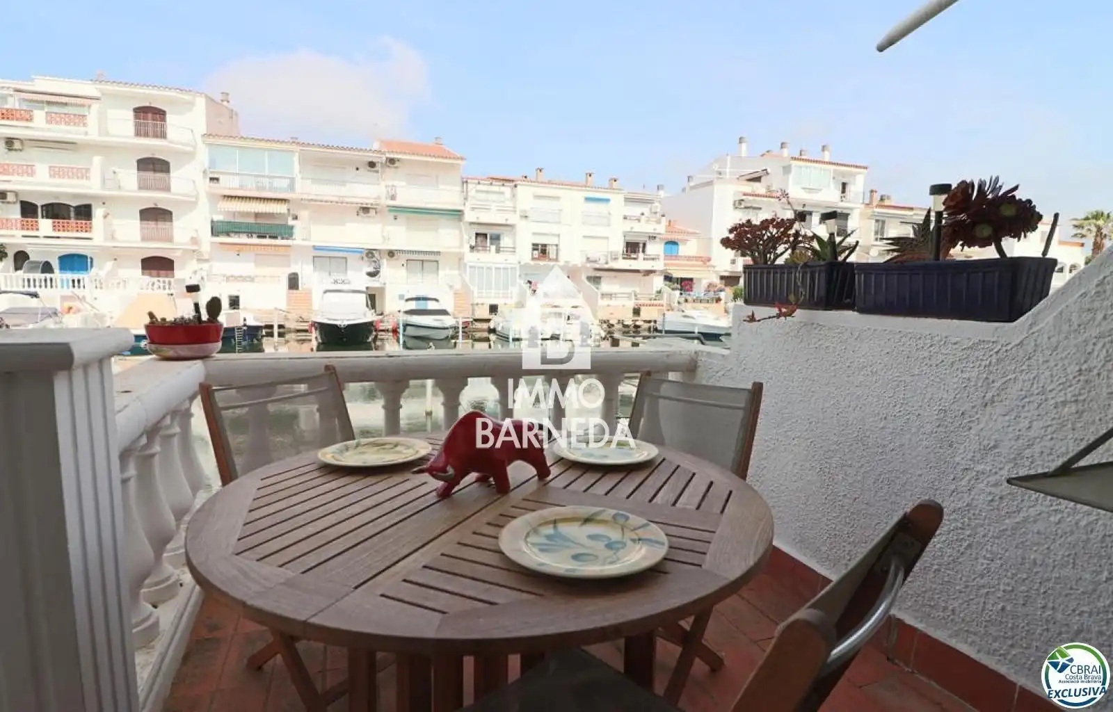 Vista exterior de Casa o xalet en venda en Empuriabrava amb Aire condicionat, Calefacció i Terrassa