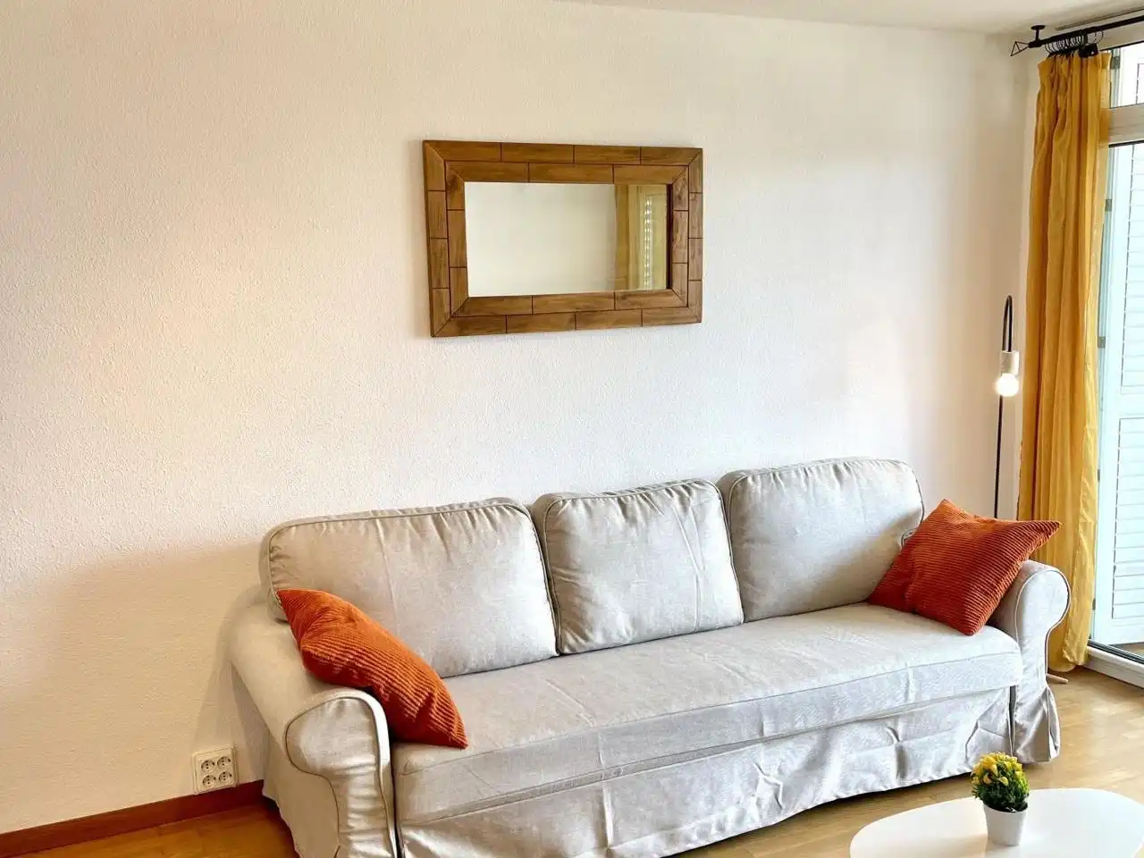 Sala de estar de Piso en venta en Salou con Terraza, Amueblado y Piscina comunitaria