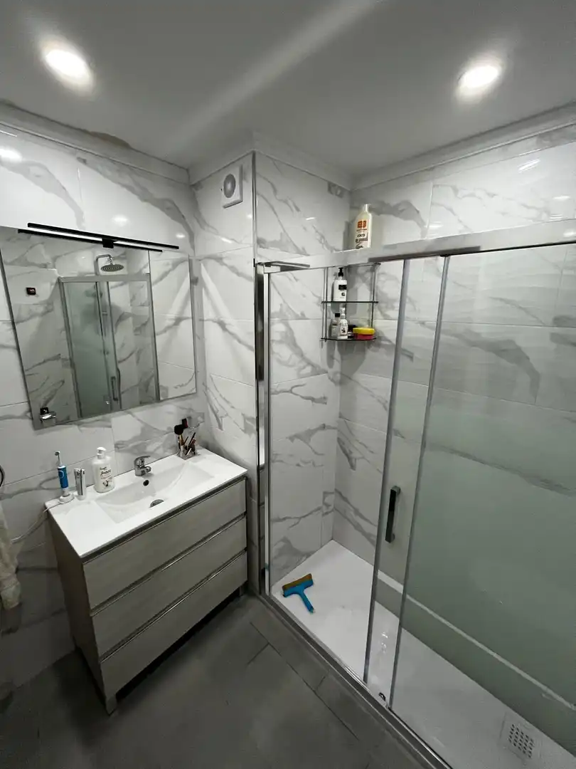 Bany de Apartament de lloguer en Benalmádena amb Aire condicionat i Moblat