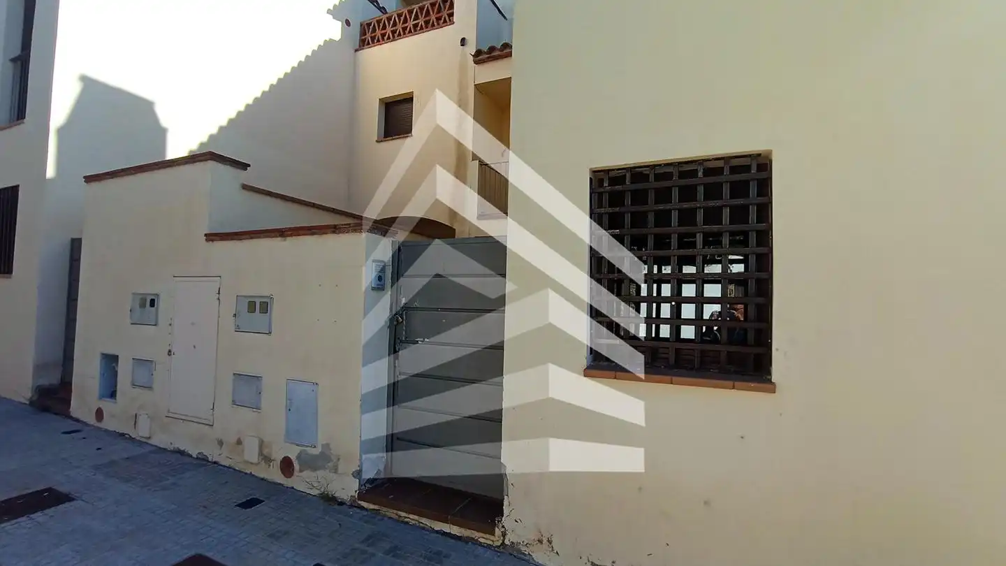 Adosado con terraza en venta en Plaça Gala Placídia, imagen 2