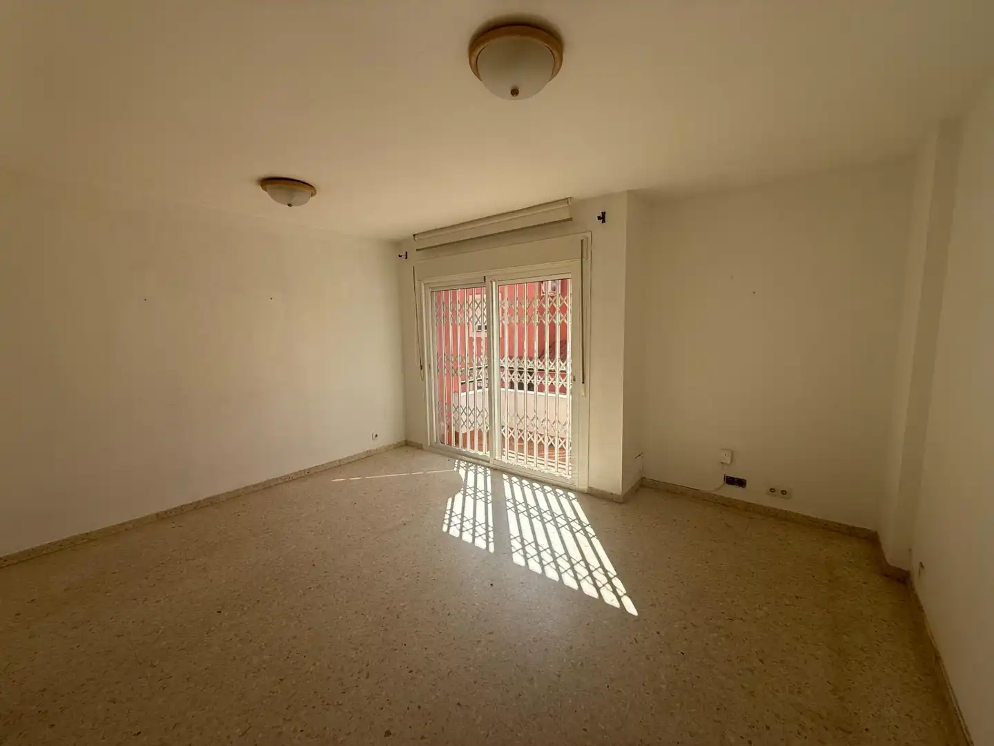 Habitación de Casa adosada en venta en Algeciras con Jardín privado y Piscina comunitaria