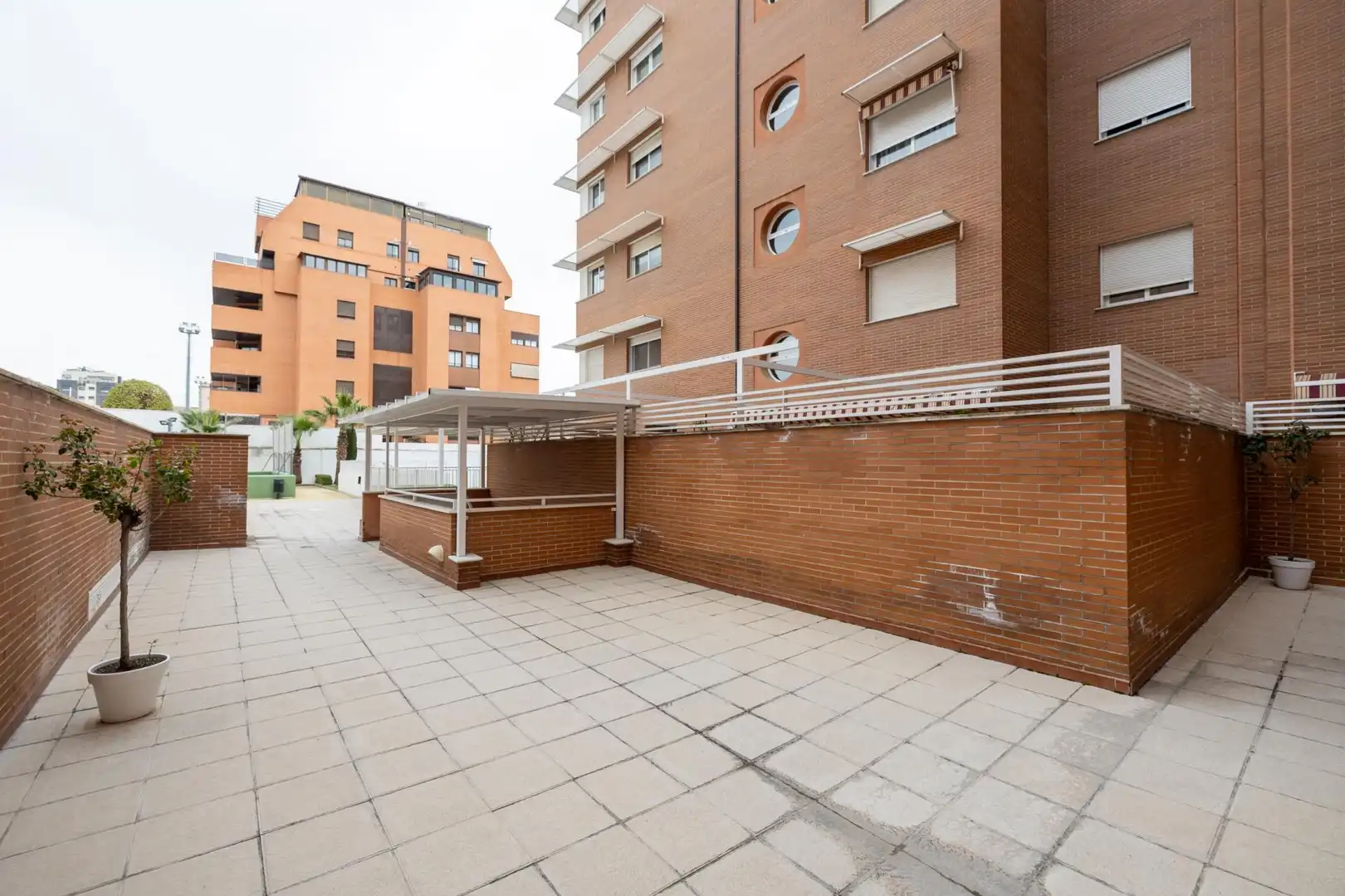 Vista exterior de Apartamento en venta en Granada con Calefacción, Jardín privado y Piscina comunitaria