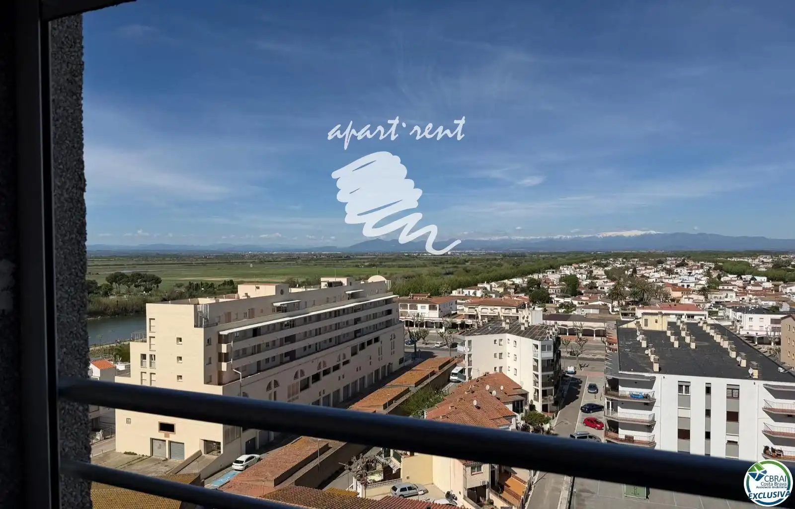 Vista exterior de Piso en venta en Empuriabrava con Calefacción, Terraza y Amueblado