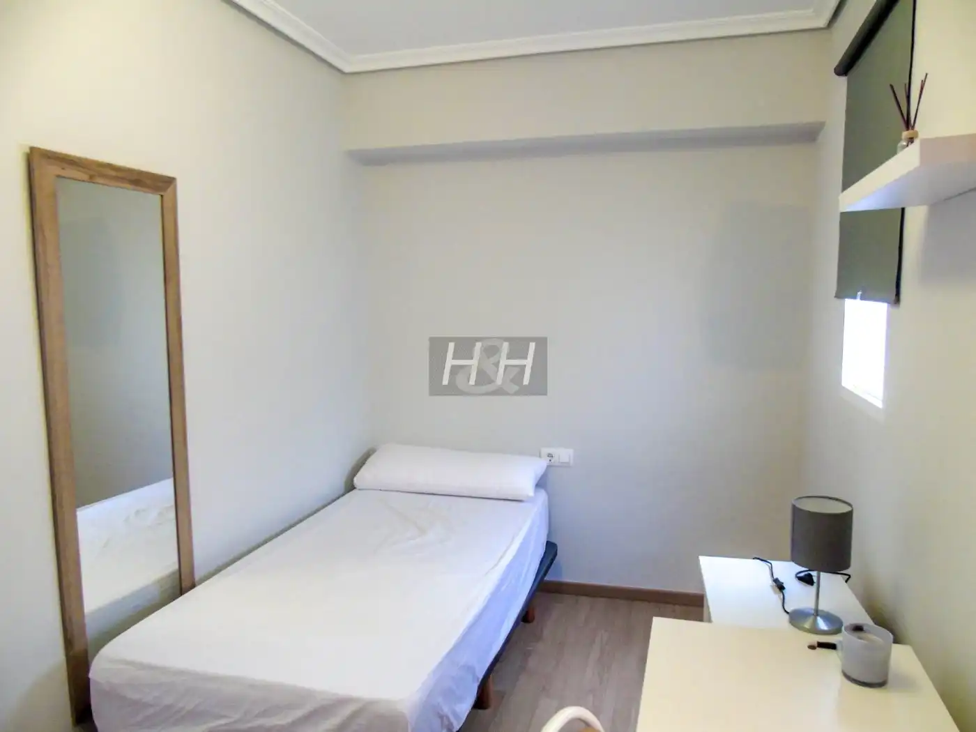 Bedroom of Flat for rent in Burjassot  with Balcony