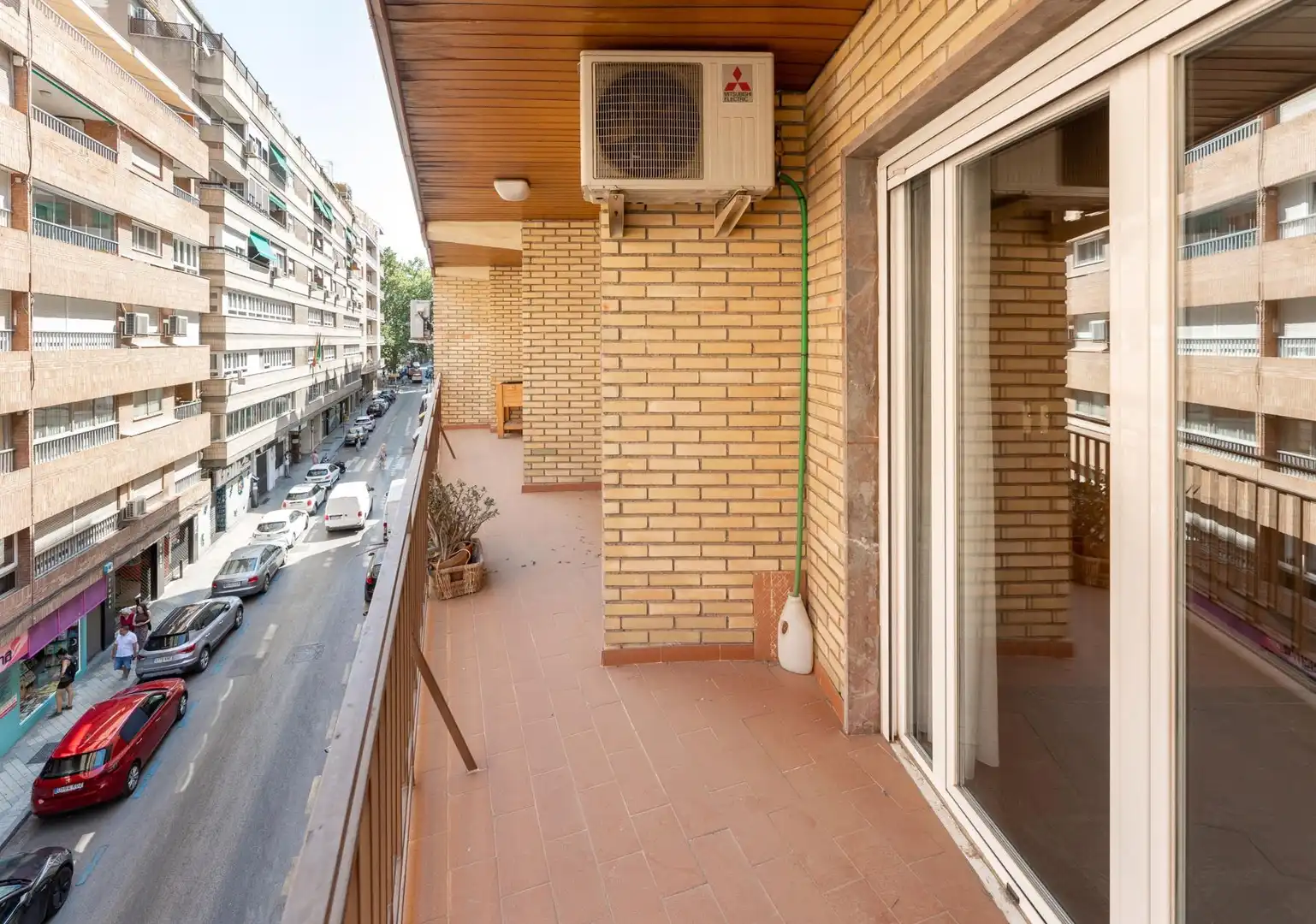 Vista exterior de Pis en venda en Granada amb Calefacció, Parquet i Terrassa