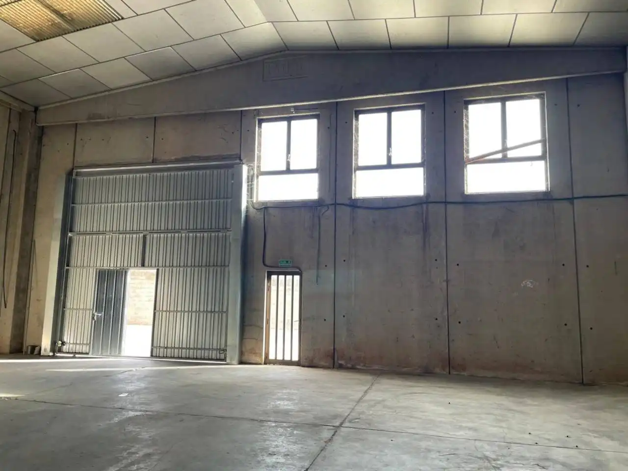 Nave industrial de alquiler en Canovelles