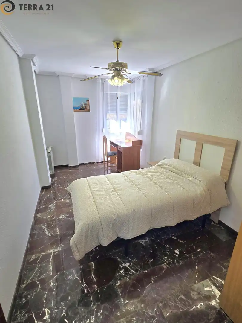 Schlafzimmer von Wohnung zur untervermieten in Jaén mit Klimaanlage, Heizung und Terrasse