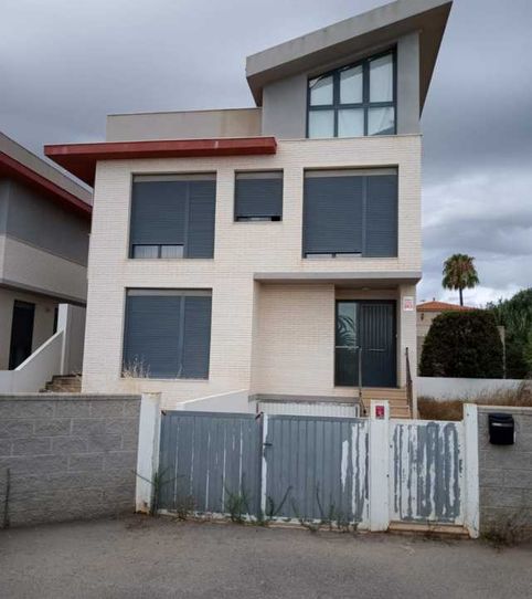 Foto 2 de Casa adosada en venda a C/ L`eslora , Boverals - Saldonar, Vinaròs