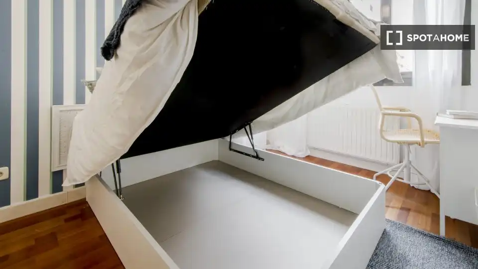 Habitación de Piso para compartir en Madrid con Aire acondicionado, Calefacción y Amueblado