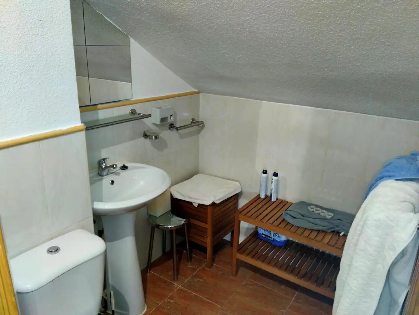 Baño de Casa adosada en venta en San Lorenzo de El Escorial con Aire acondicionado, Calefacción y Jardín privado