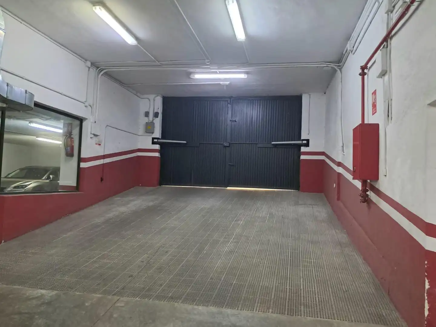 Parking de Piso en venta en Madrid con Aire acondicionado, Calefacción y Jardín privado