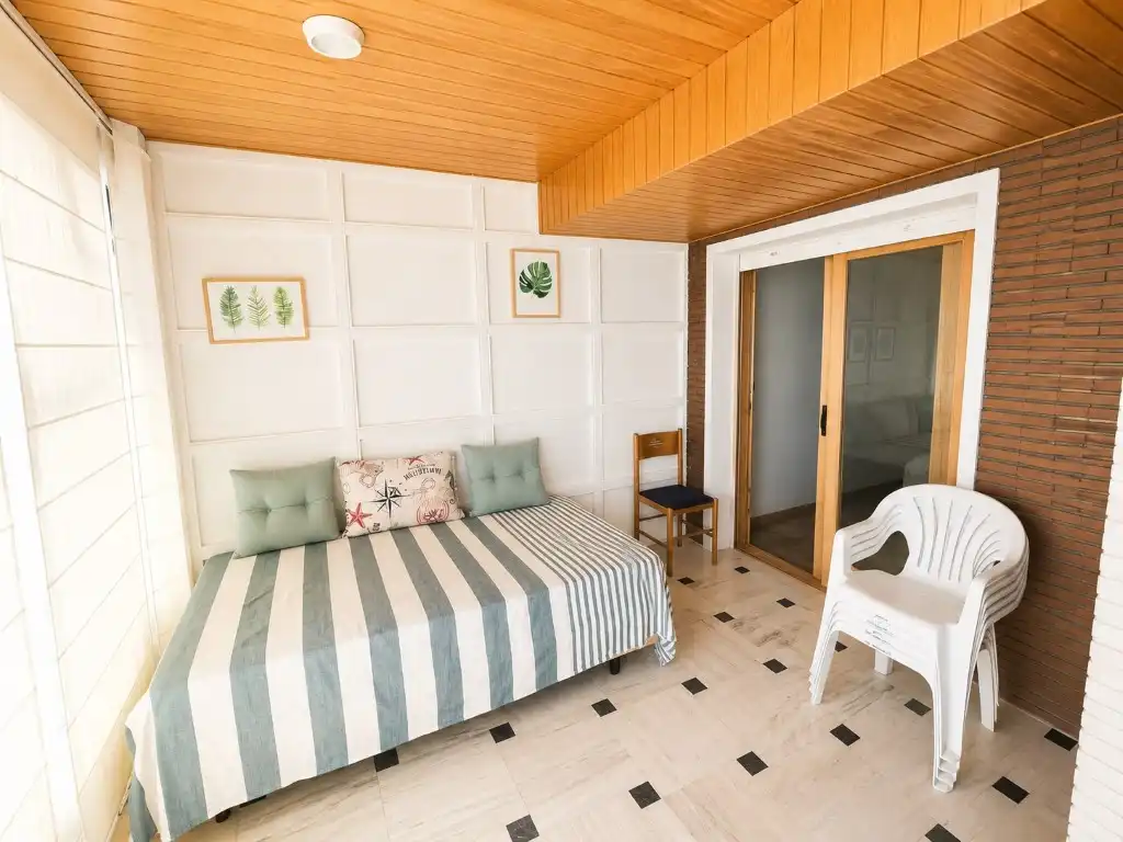 Habitación de Piso de alquiler en Benidorm con Aire acondicionado y Amueblado