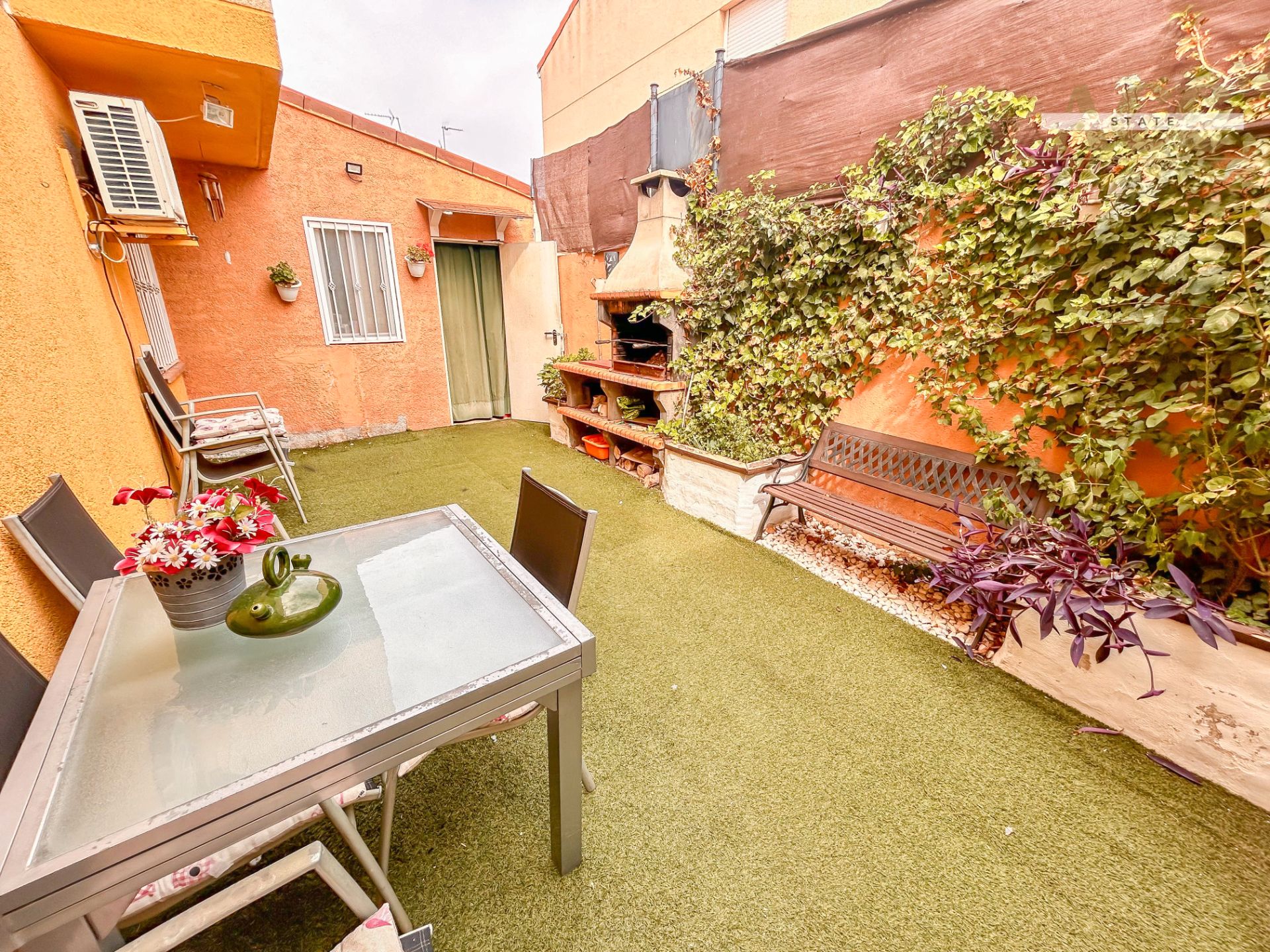 Terrassa de Casa adosada en venda en Camarenilla amb Aire condicionat, Calefacció i Jardí privat