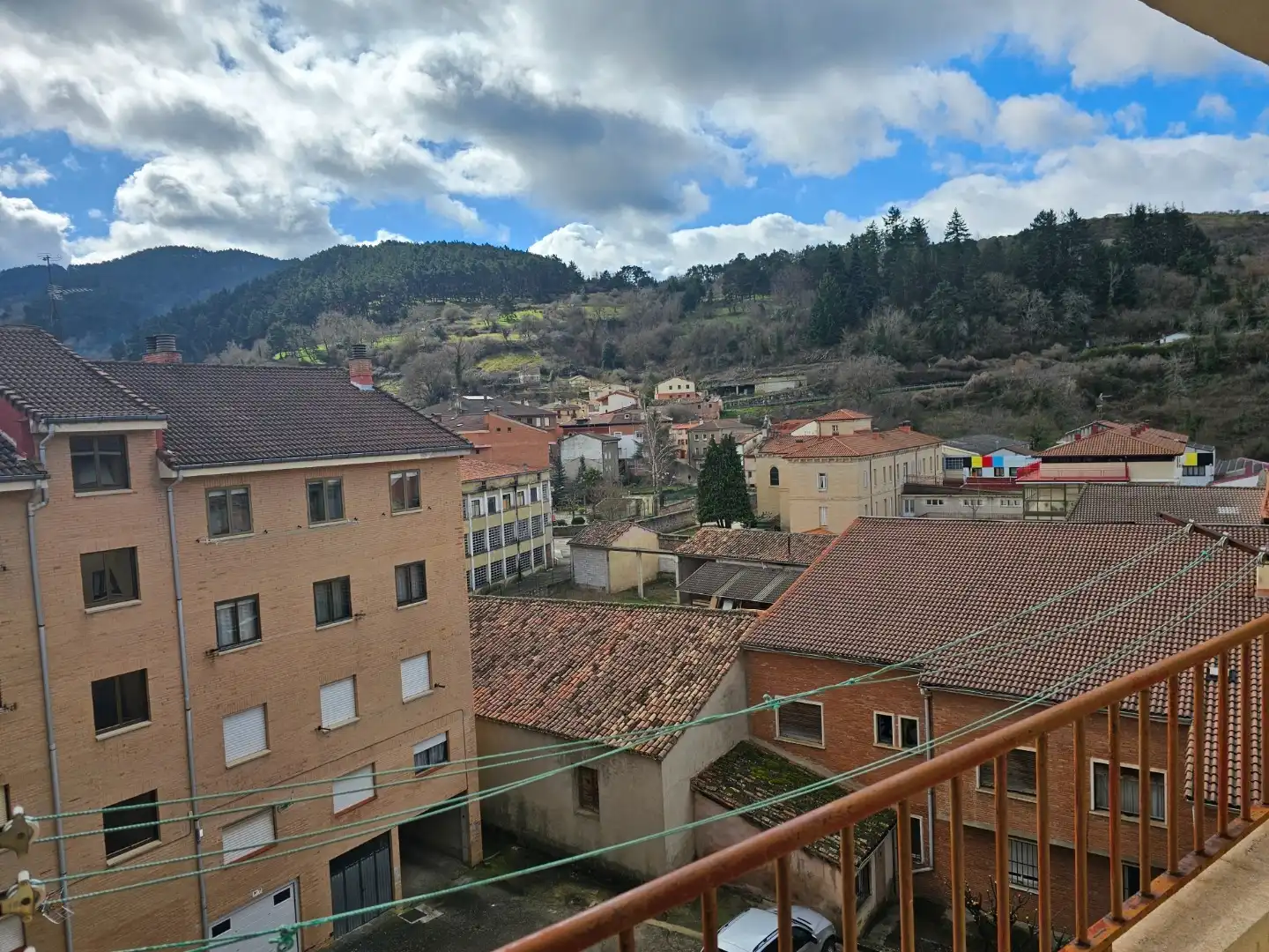 Vista exterior de Piso en venta en Pradoluengo con Trastero